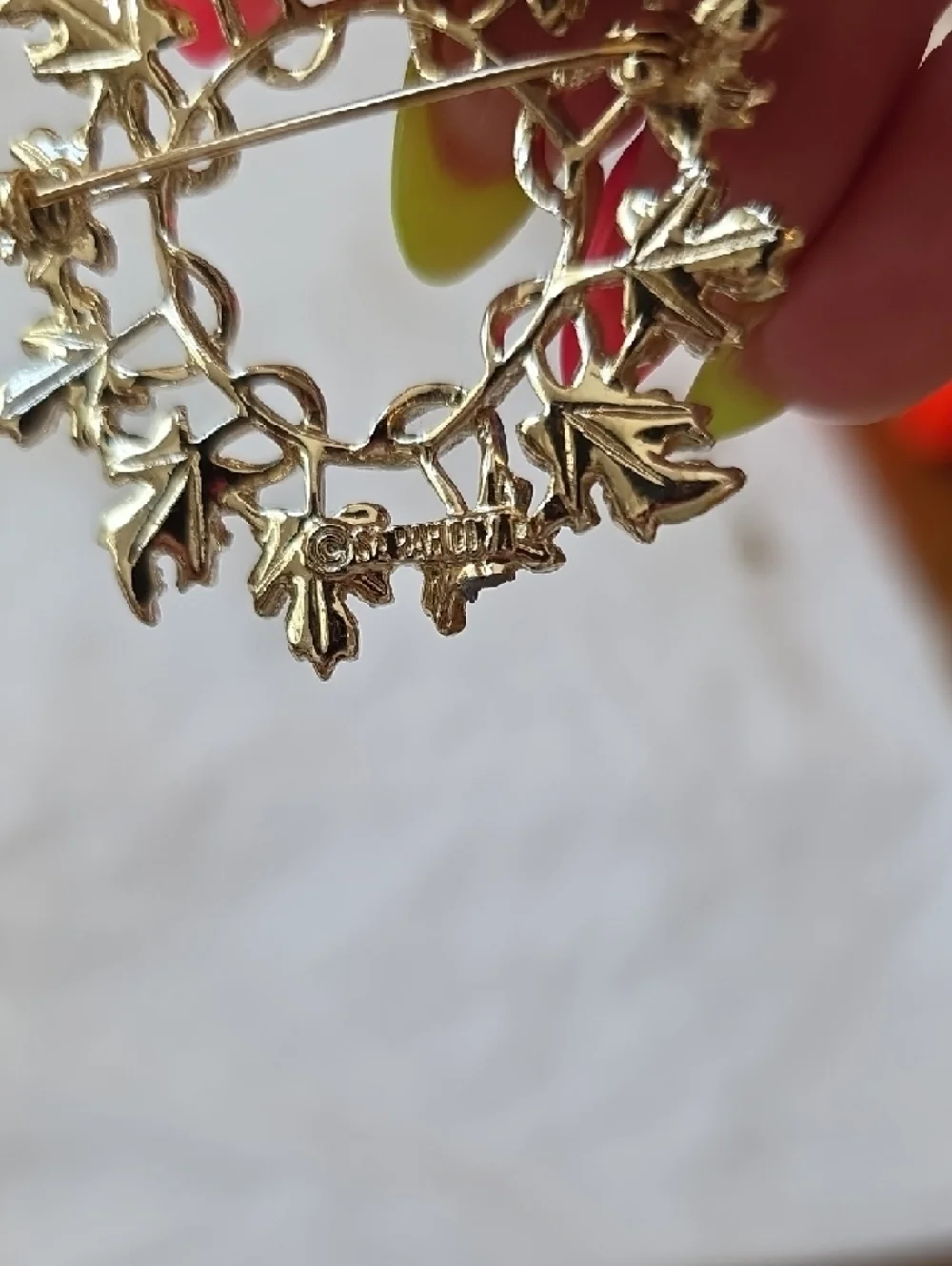 Sarah Coventry Vintage 1960sTwo-Tone Gold and Silver Leaf Wreath Brooch